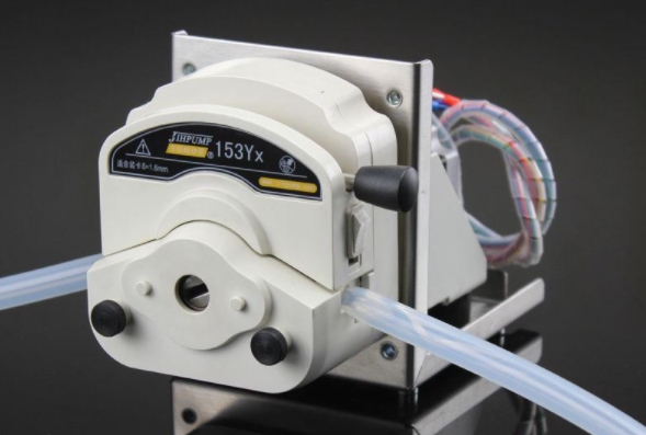 蠕动泵是一种新型的工业用泵,它在横夺恒业都有着重要的应用,它主要有